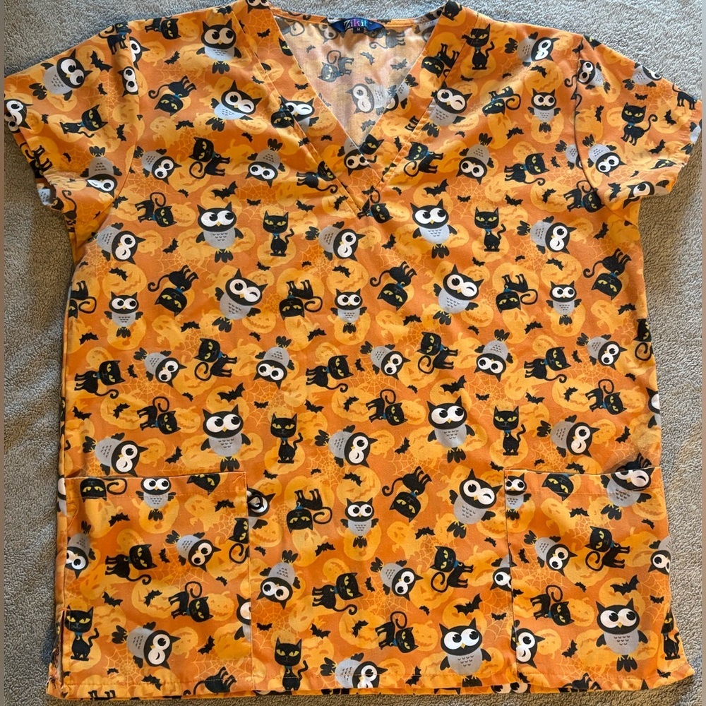 Zikit Halloween Scrub Top Medical Size Medium Cats Owls Ghosts Orange
